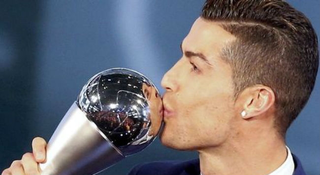 Κορυφαίος στον κόσμο ο Ρονάλντο και μπηχτή για… Μπαρτσελόνα