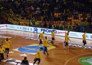 Η είσοδος της ΑΕΚ στο παρκέ! (VIDEO)