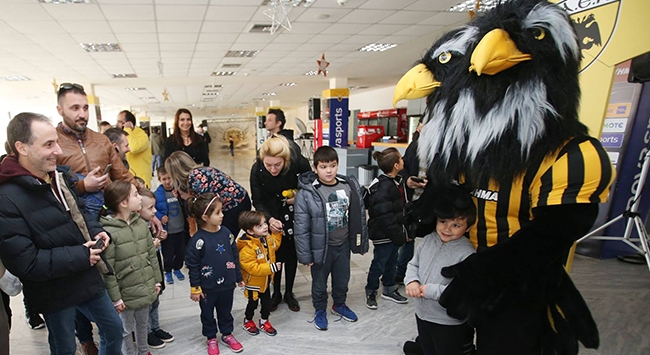Το πρωτοχρονιάτικο πάρτι του Haga (PICS)