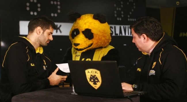 Ο Ντούσαν και η πλάκα τού PandaPandou
