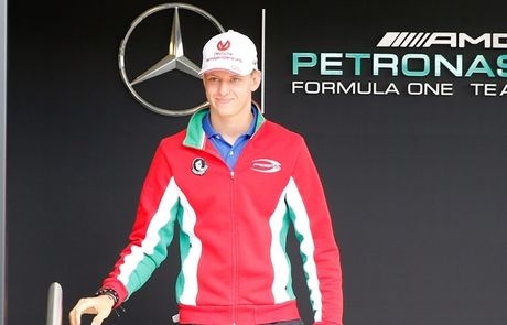 Στα… χνάρια του μπαμπά ο υιός Σουμάχερ