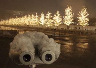 Σφοδρή χιονόπτωση στην Αττική. Στα “λευκά” το κέντρο της Αθήνας
