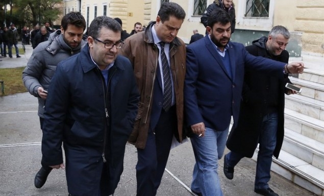 Στο Αυτόφωρο Κουρτάκης – Τζένος