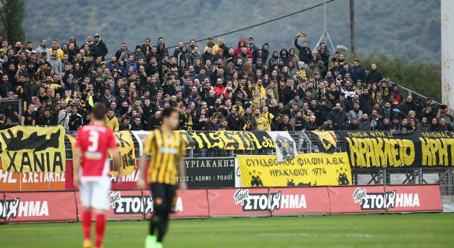 Ούτε στα Χανιά την άφησαν μόνη!