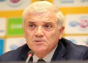 Τους βγάζει στη σέντρα ο Μελισσανίδης
