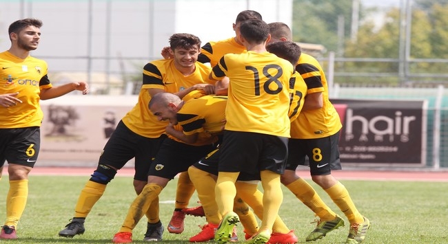 Παραμένει στην 9η θέση