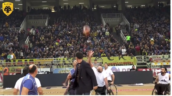 Η συγκινητική στιγμή στο ΟΑΚΑ (vid)