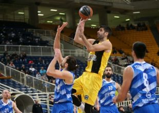 Κερδίζει και στα χειρότερα της