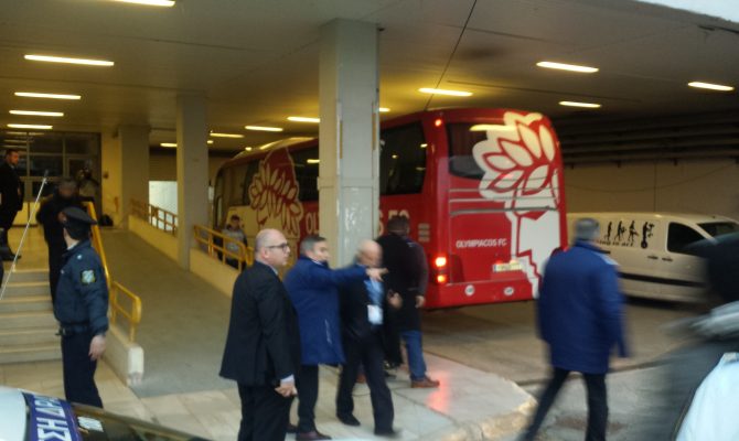 Προκλητικός Καραπαπάς με το που πάτησε στο ΟΑΚΑ (vid)