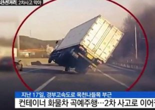 Απίστευτο! Οδηγός επανακτά τον έλεγχο φορτηγού που ισορροπούσε στις δυο του ρόδες