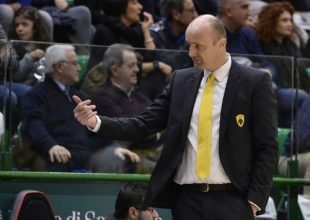 Ζντόβτς: «Το δεύτερο ημίχρονο είναι στην Αθήνα…»