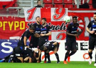 Γιούχα και κλάμα τα παιδιά του Πειραιά