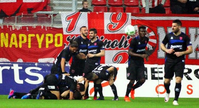 Γιούχα και κλάμα τα παιδιά του Πειραιά Γιούχα και κλάμα τα παιδιά του Πειραιά