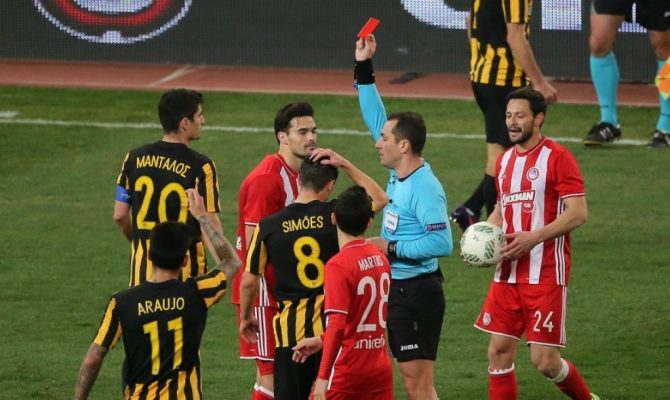Ρεκόρ κίτρινων καρτών ο Μάνταλος!