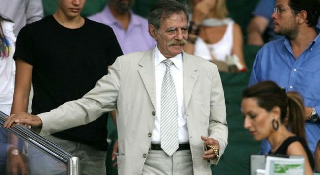 Αποδοκιμασίες και συνθήματα εναντίον της οικογένειας Βαρδινογιάννη