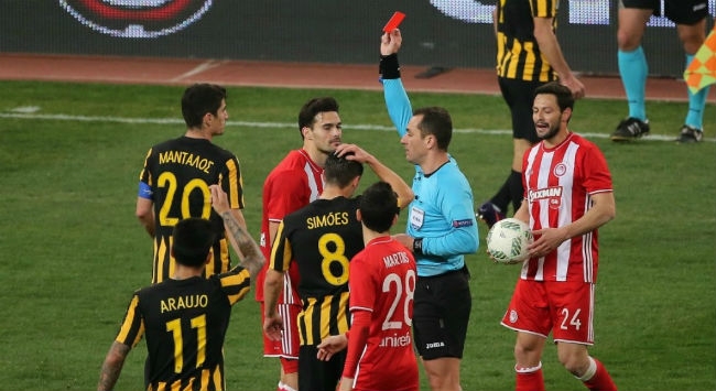 «Έκοψε το καρπούζι στη μέση ο Μάνταλος»