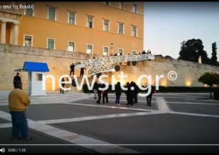 Επεισόδια μπροστά στη Βουλή! «Ντου» ΑΕΚτζήδων και συμπλοκές με τα ΜΑΤ (ΒΙΝΤΕΟ)