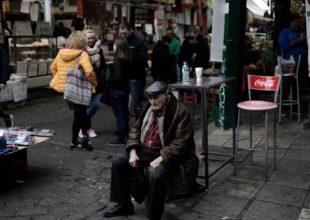 Δραματικά στοιχεία: Ένας εργαζόμενος συντηρεί τρία άτομα