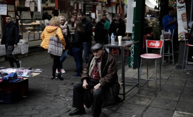 Δραματικά στοιχεία: Ένας εργαζόμενος συντηρεί τρία άτομα