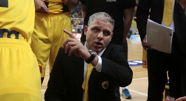 Μανωλόπουλος: «Θέλω να συγχαρώ τους παίκτες μου!»