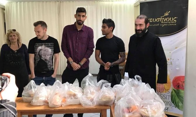 Στο συσσίτιο της Νέας Φιλαδέλφειας η ΑΕΚ (ΦΩΤΟ)