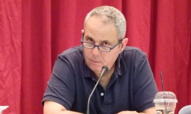 «Οπαδοί της ΑΕΚ ξυλοκόπησαν τον πρόεδρο του δημοτικού συμβουλίου»