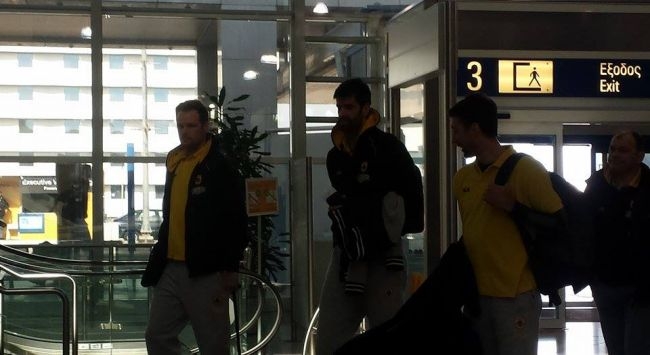 Η ΑΕΚ στο αεροδρόμιο, χαμός από τον κόσμο (pics-vids)