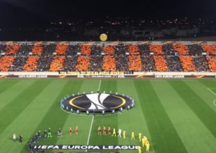 Απίστευτη ατμόσφαιρα από τους οπαδούς του ΑΠΟΕΛ!