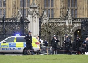 Διπλή επίθεση έξω από το Βρετανικό Κοινοβούλιο