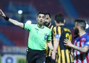 Ο Παπαδόπουλος σφυρίζει το ντέρμπι