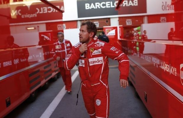 Ταχύτερος ο Φέτελ στη Βαρκελώνη