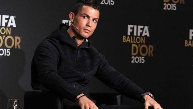 Ο Κριστιάνο περνάει με κόκκινο μπροστά από την αστυνομία! (vid)