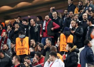 Oπαδοί της Μπεσικτάς ξυλοφόρτωσαν άγρια καταστηματάρχη κοντά στο Καραϊσκάκη!