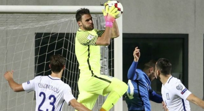 Εξάρθρωση και κάταγμα ο Καρνέζης