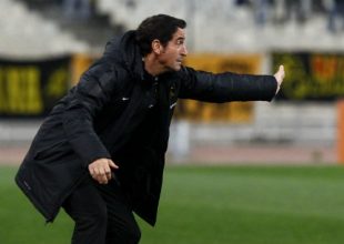 Διαβάζει, τσεκάρει, αποφασίζει