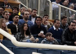 Δεν σταματάει η αποθέωση για την ποδοσφαιρική ΑΕΚ! (PIC)