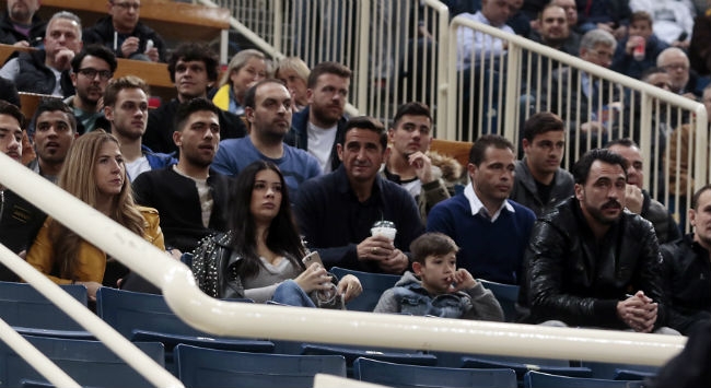 Δεν σταματάει η αποθέωση για την ποδοσφαιρική ΑΕΚ! (PIC)
