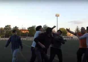 Απίστευτο: Άγριο ξύλο μεταξύ γονέων σε παιδικό αγώνα!