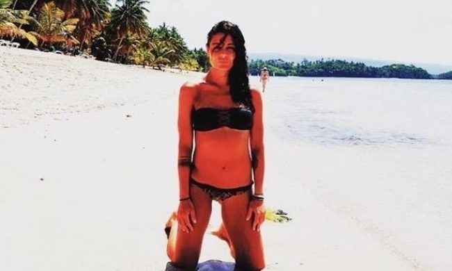 Survivor: Η Ειρήνη Κολιδά ποζάρει με μαγιό στην πρώτη επαγγελματική φωτογράφισή της