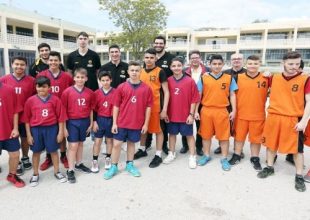 Η Βασίλισσα στο γυμνάσιο της Αγίας Βαρβάρας (pics)