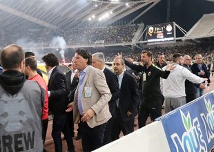 Επίθεση στον παρατηρητή της ΔΕΑΒ και απάντηση της ΑΕΚ για τη φιλοξενία (PICS)