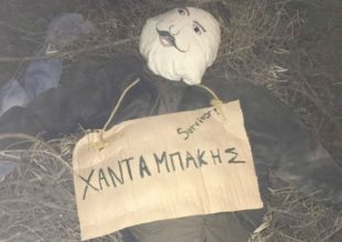 Στην Κρήτη έκαψαν ως «Ιούδα» τον Χανταμπάκη του Survivor
