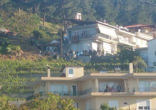Η Original ευχαρίστησε τον άνθρωπο που έκανε το σπίτι του… εξέδρα στη Λιβαδειά!