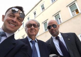 Στράτος: «Και τώρα άδεια για την “Αγιά Σοφιά”»