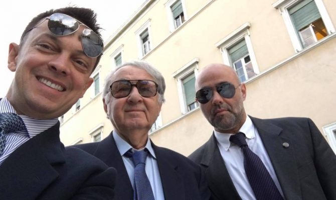 Στράτος: «Και τώρα άδεια για την “Αγιά Σοφιά”»