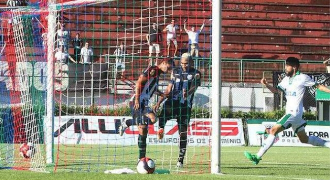 “Πόλεμος” για ένα… κλεμμένο γκολ πάνω στη γραμμή! “Πόλεμος” για ένα… κλεμμένο γκολ πάνω στη γραμμή!