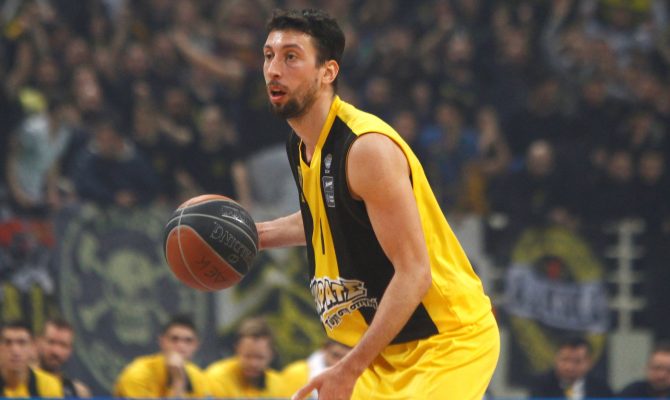Ούκιτς: «Θέλω να μείνω»