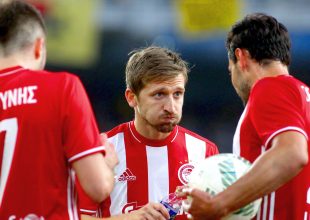 «Έσπασαν» τα αποδυτήρια οι παίκτες του Ολυμπιακού