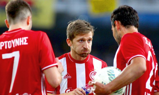 «Έσπασαν» τα αποδυτήρια οι παίκτες του Ολυμπιακού