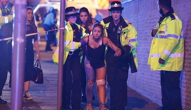 Μάντσεστερ αρένα: Έκρηξη με νεκρούς σε συναυλία της Αριάνα Γκράντε Μάντσεστερ αρένα: Έκρηξη με νεκρούς σε συναυλία της Αριάνα Γκράντε